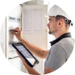 O que devo fazer em caso de emergência elétrica predial antes da chegada do eletricista em ?